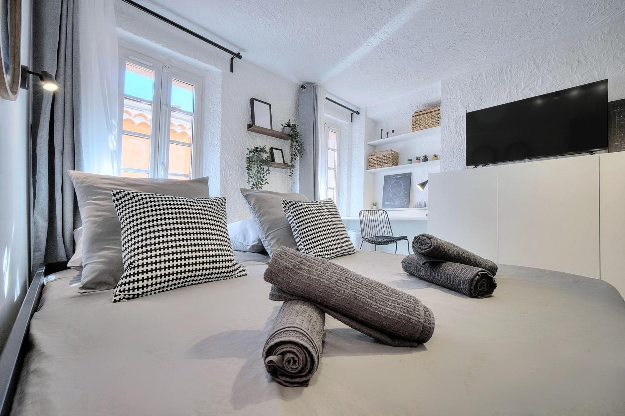 Studio De Luxe Au Coeur De กราส ภายนอก รูปภาพ